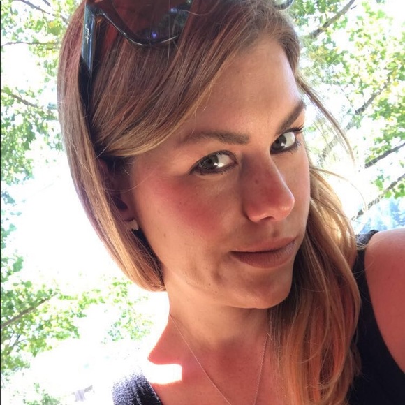 Meet your Posher, Amanda - Picture 3 of 8